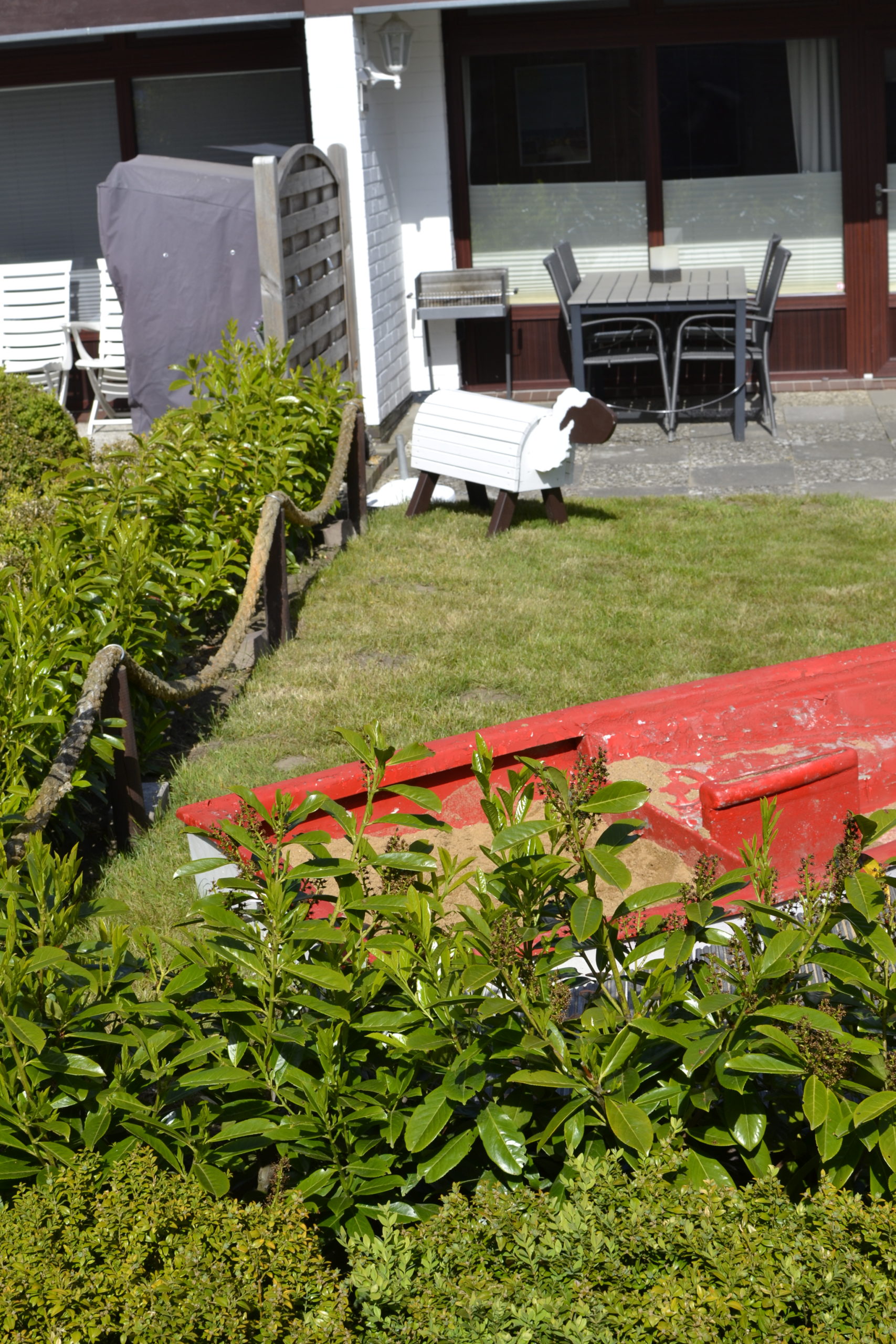 Unser Garten mit Grill